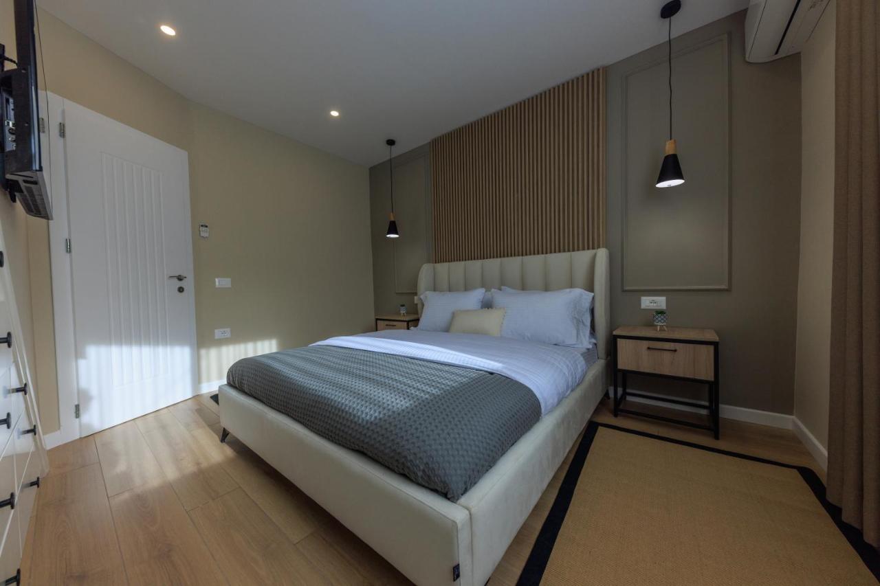 One-Bedroom Rooftop Skyline Central Hidden Gem In Tirana Exterior foto